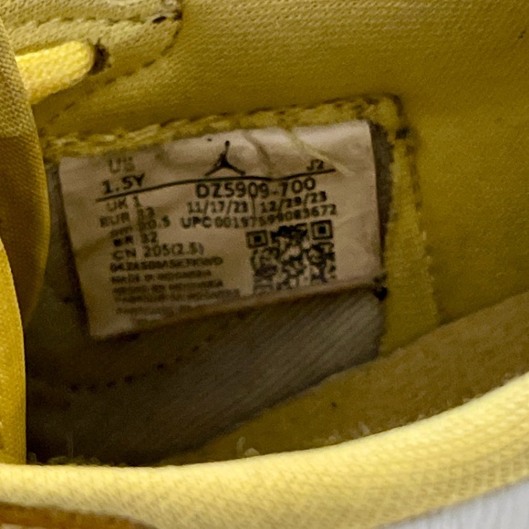 Air Jordan 1 Low Travis Scott Canary🌵 size 1.5 PRESCHOOL with 📦 - Picture 6 of 7